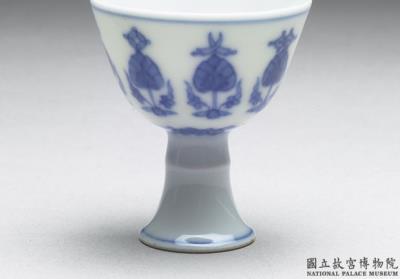 图片[2]-Stem cup with eight treasures in underglaze blue, Qing dynasty, Yongzheng reign (1723-1735)-China Archive